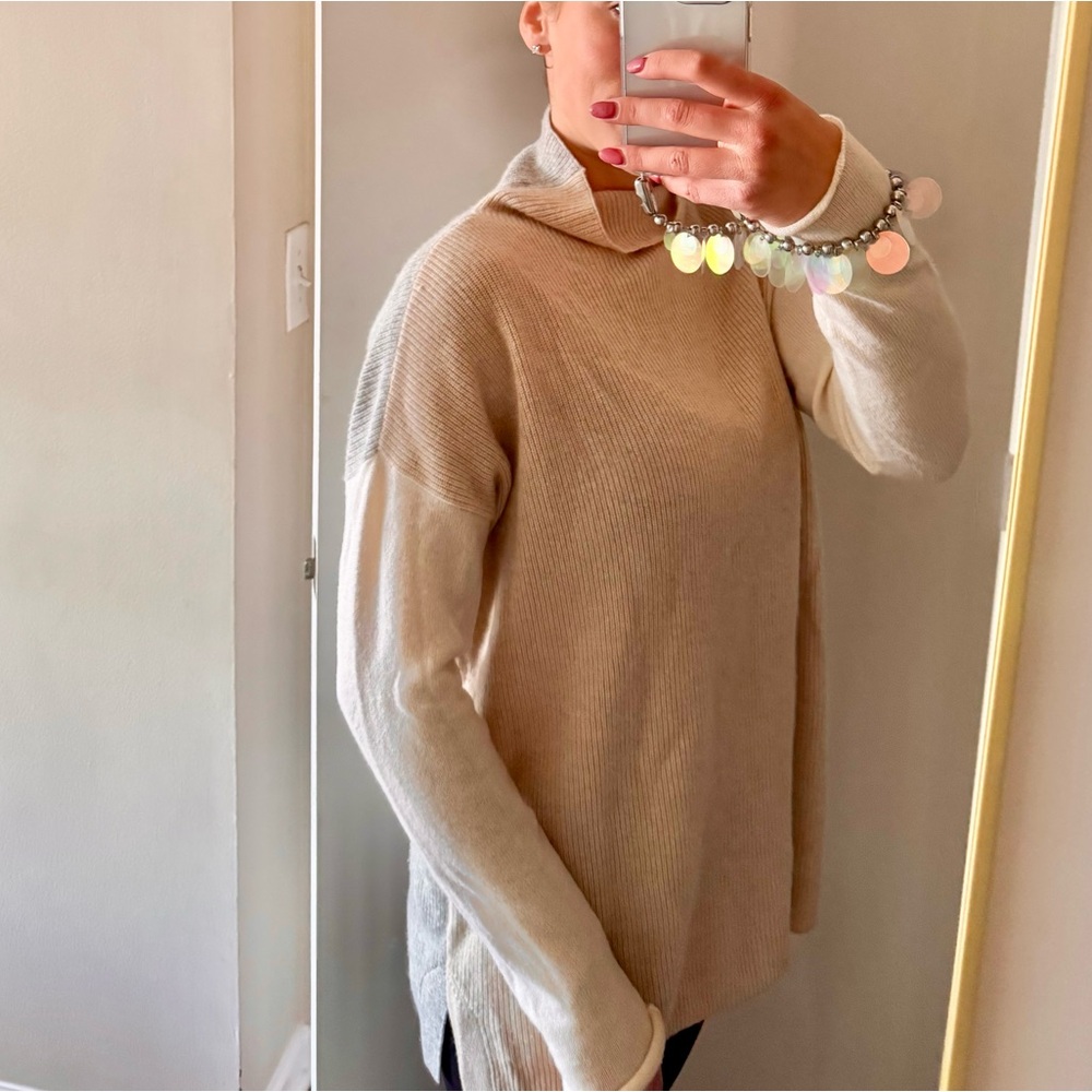 Vineyard Vines Cashmere Beige and White Turtleneck Sweater